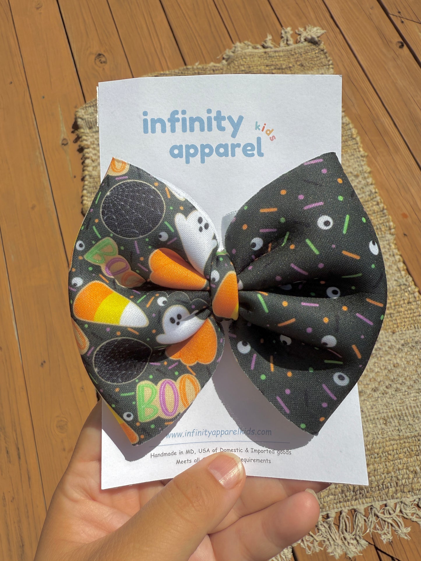 Two-toned BOO treats