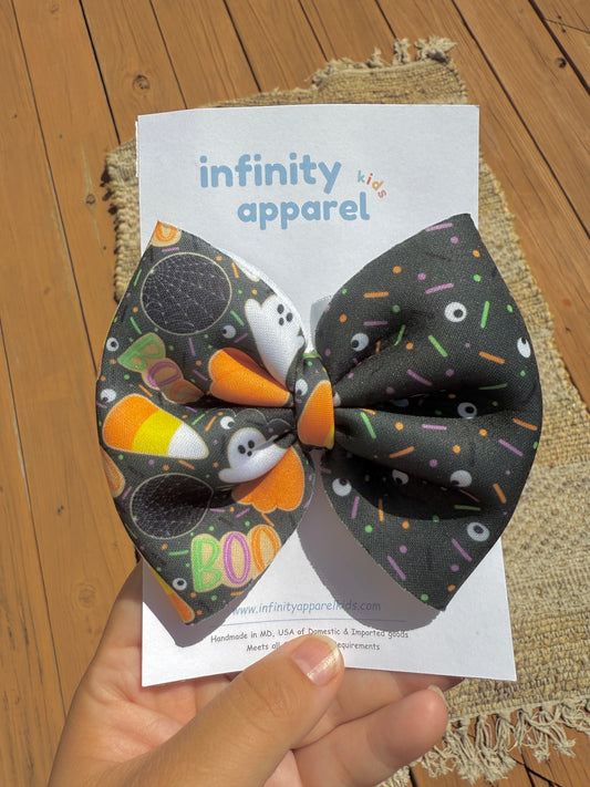 Two-toned BOO treats